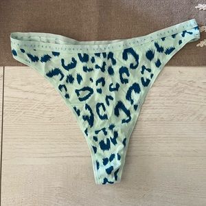 Victoria’s Secret thong xl women